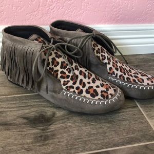 gray cheetah moccasins